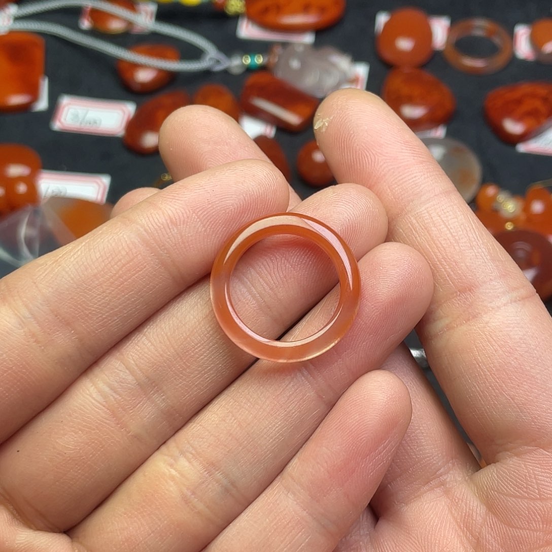 ****…南红玛瑙未镶嵌戒圈原矿南红戒圈