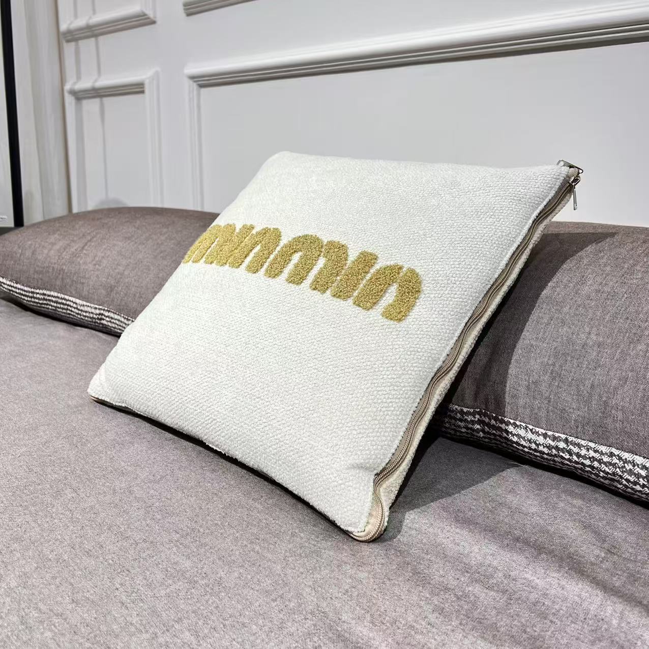 【小美好抱枕--米】115*150休闲娱乐沙发追剧靠枕午休盖毯车载毯