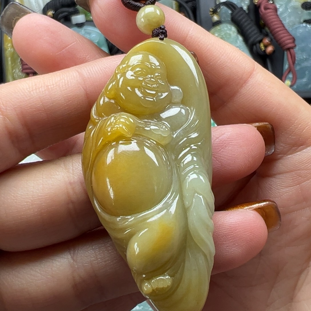 翡翠未镶嵌颈饰佛