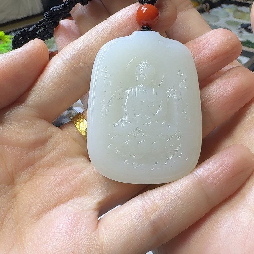 r***生和田玉未镶嵌颈饰