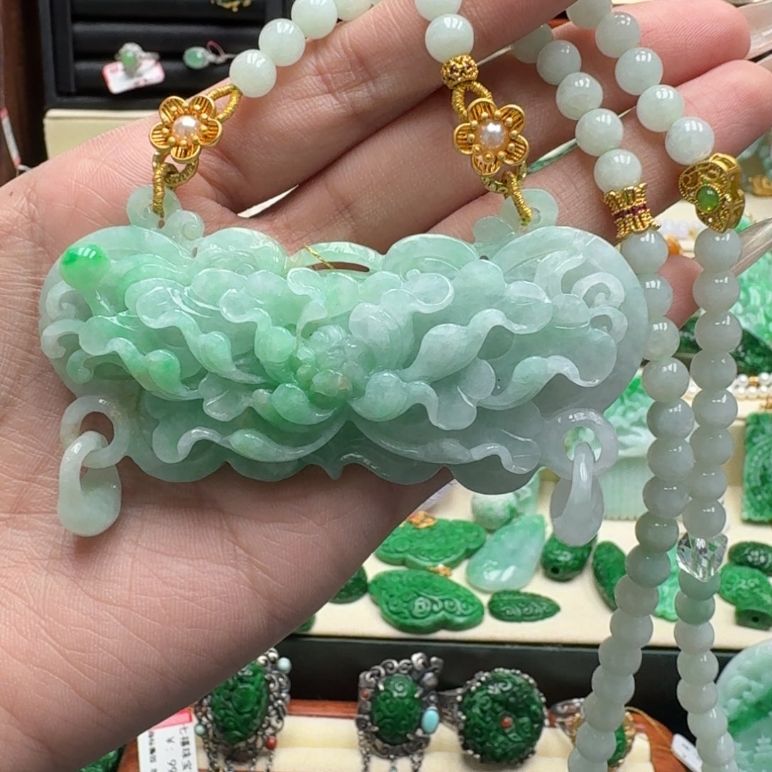 翡翠未镶嵌颈饰翡翠吊坠