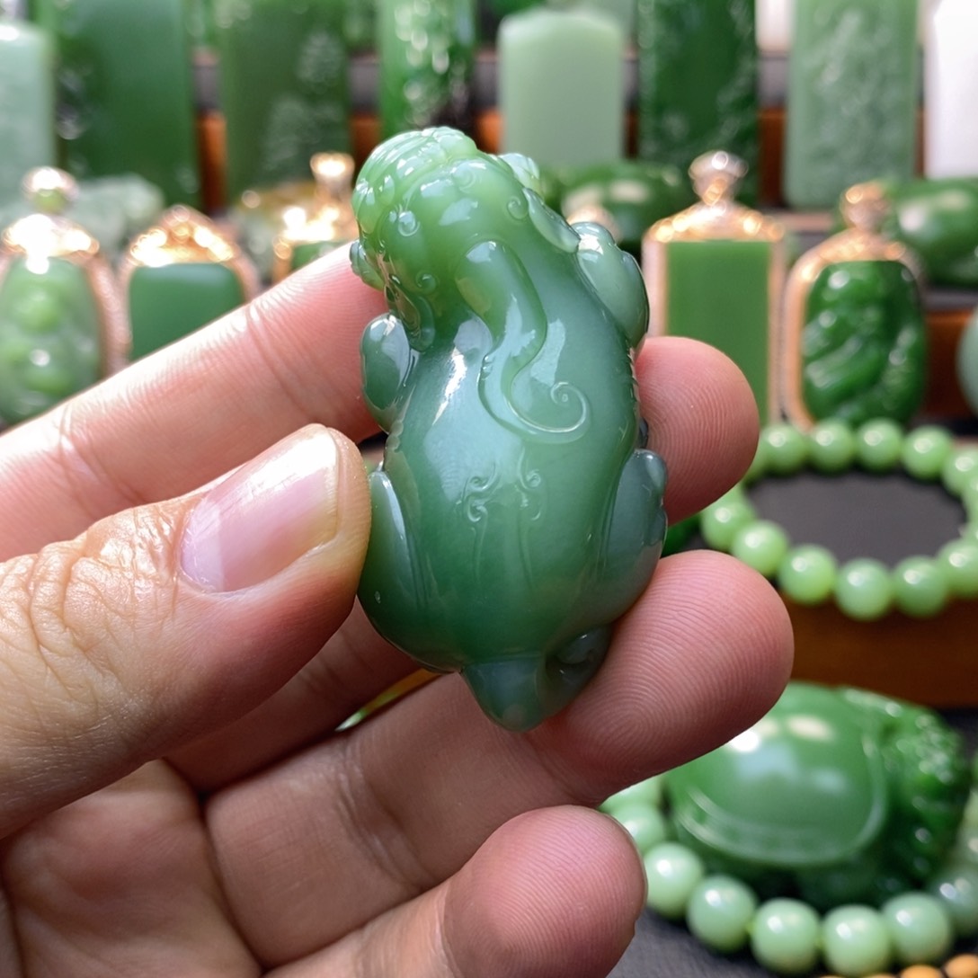 颈饰未镶嵌和田玉皮休