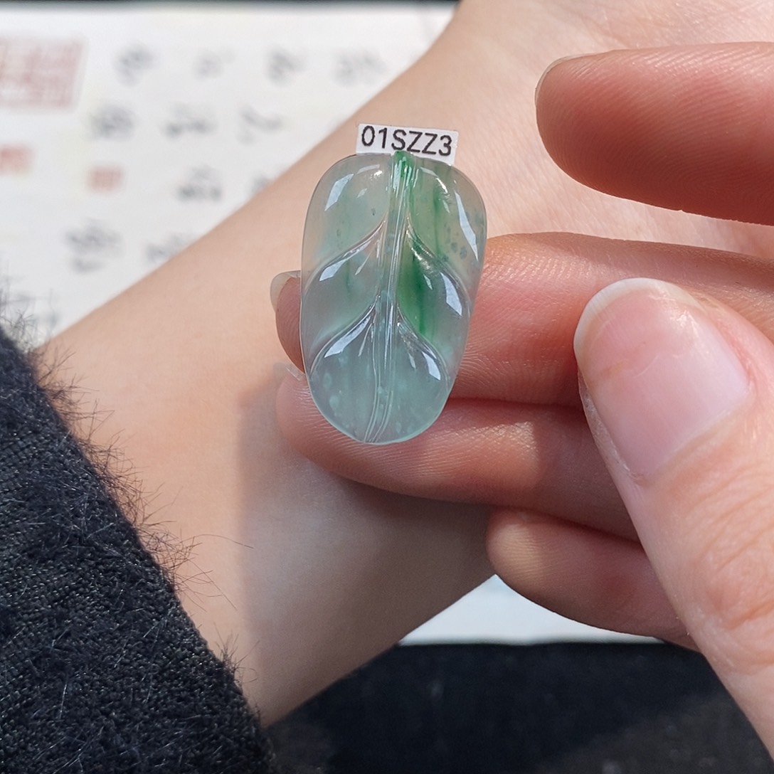 翡翠颈饰未镶嵌天然翡翠