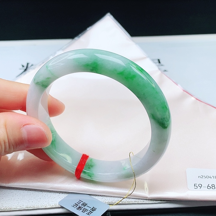 翡翠手镯未镶嵌59圈口