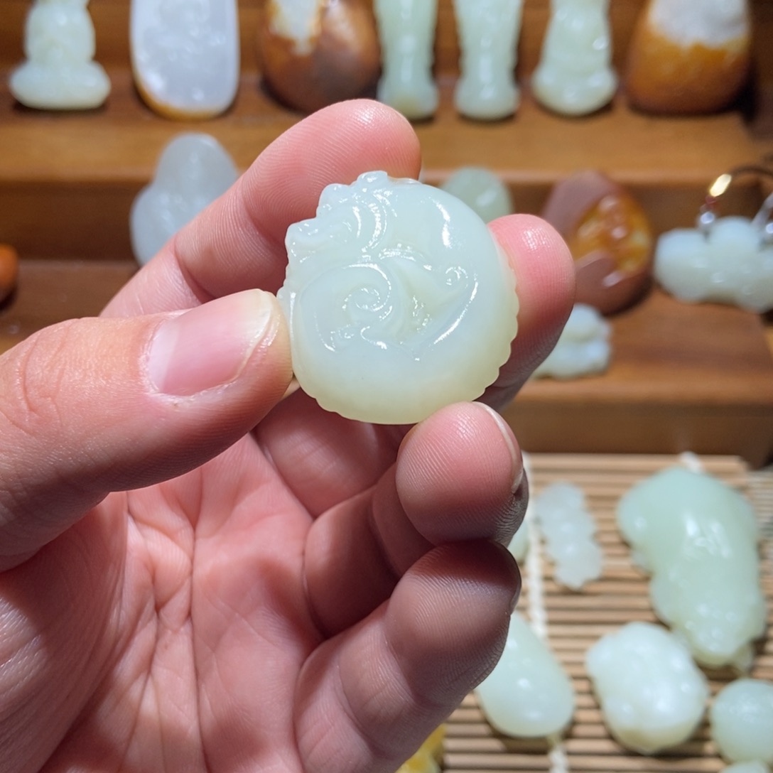 和田玉未镶嵌颈饰