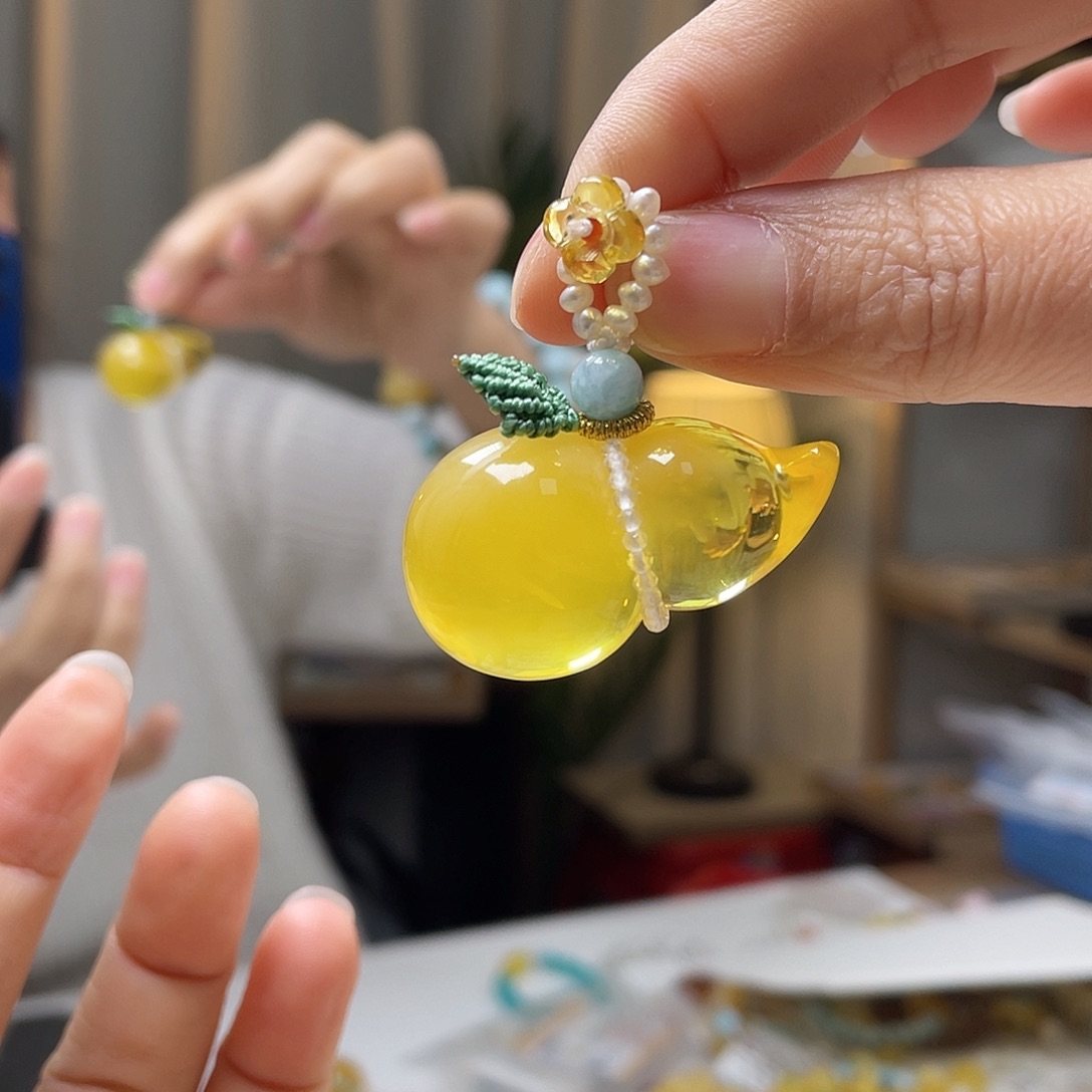 琥珀裸石未镶嵌蜜蜡吊坠