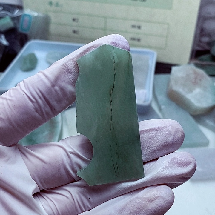 翡翠颈饰未镶嵌缅甸翡翠A货边角