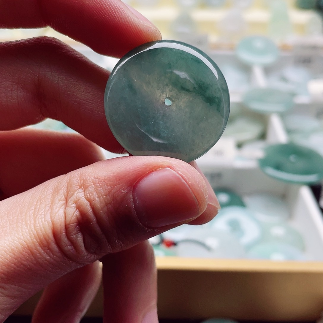 翡翠颈饰未镶嵌天然翡翠