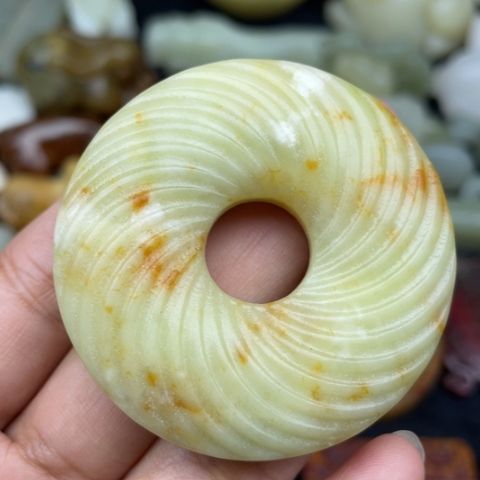 未镶嵌蛇纹石玉颈饰37