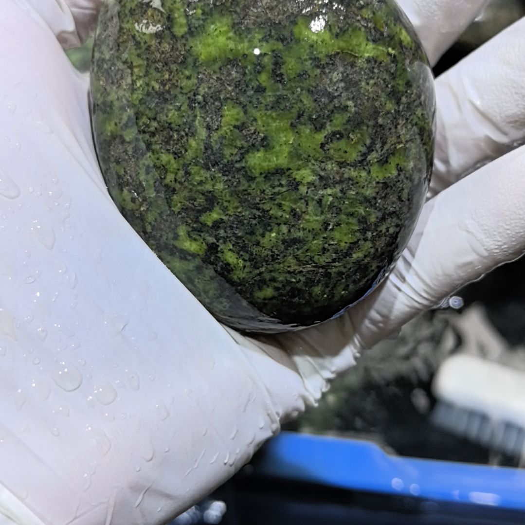 用***9藏玉药王石原石一个