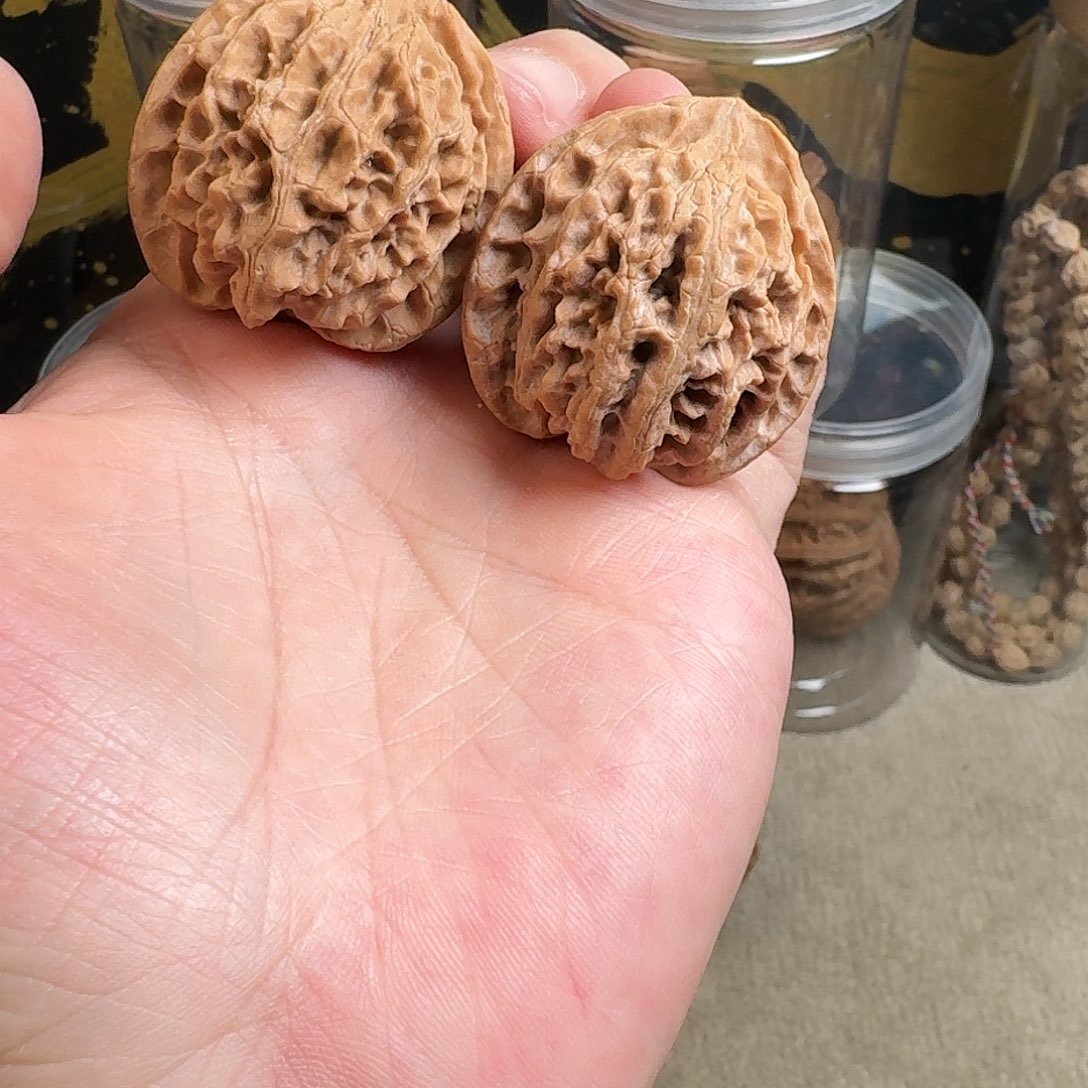 文玩核桃吊坠苹果园