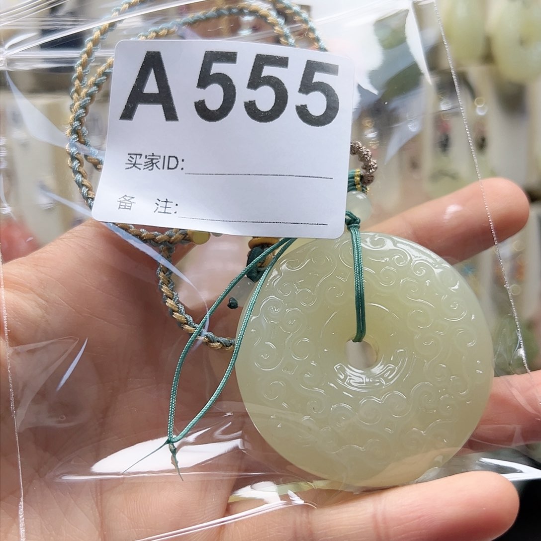 石英质玉颈饰合金小*儿