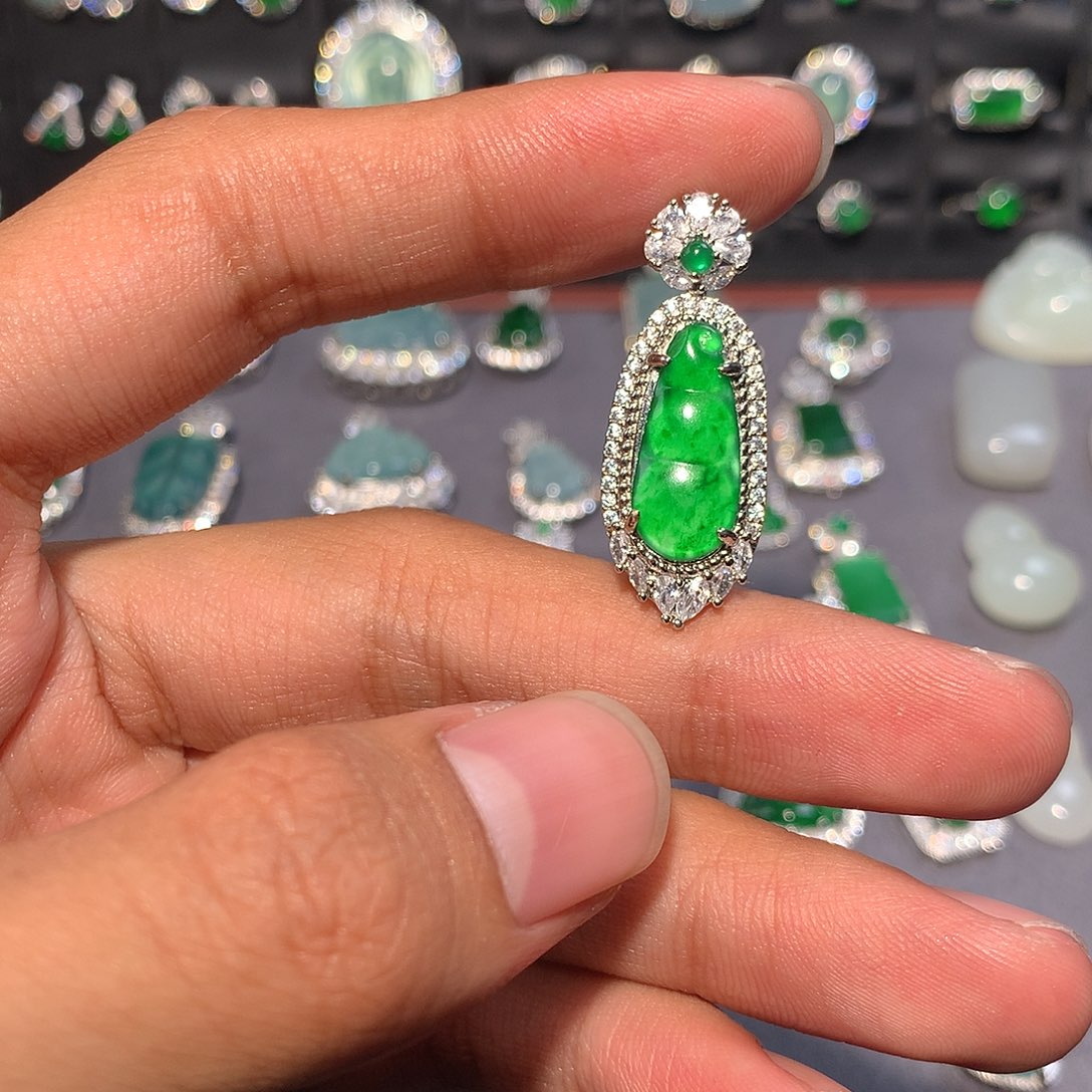 翡翠未镶嵌吊坠(不含链)