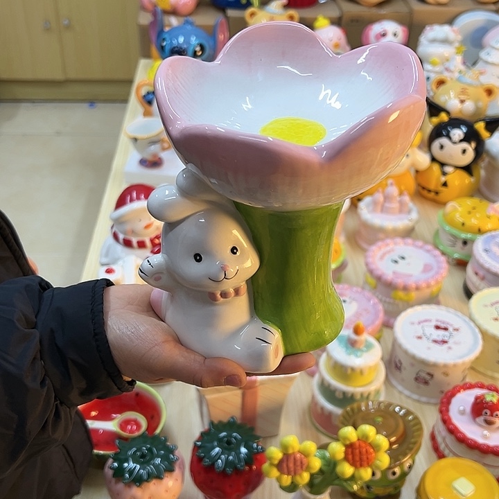 摆件陶瓷艺术家和艺术家