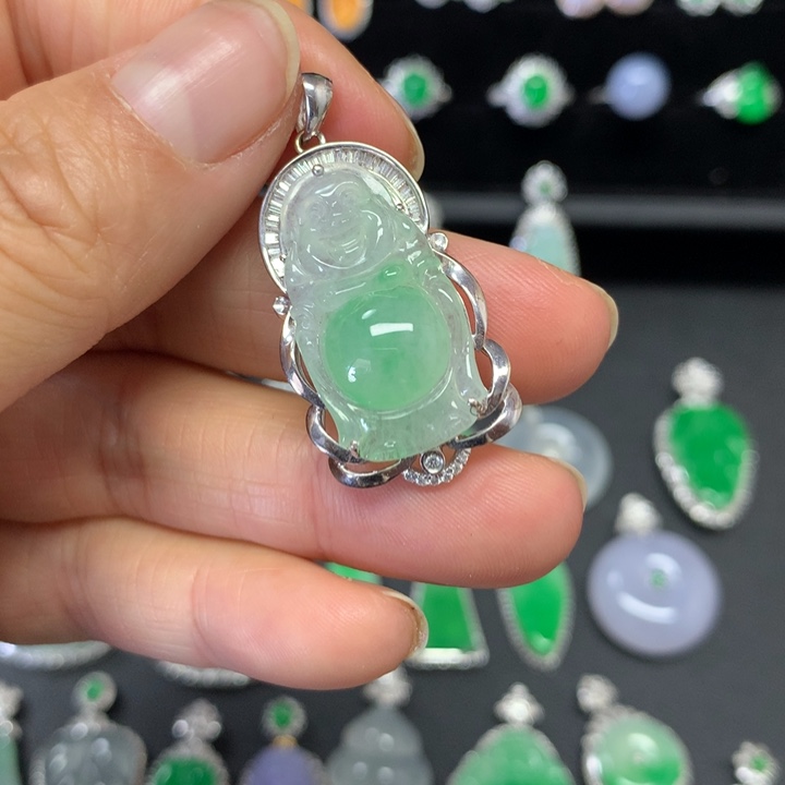 翡翠18K金镶嵌颈饰吊坠