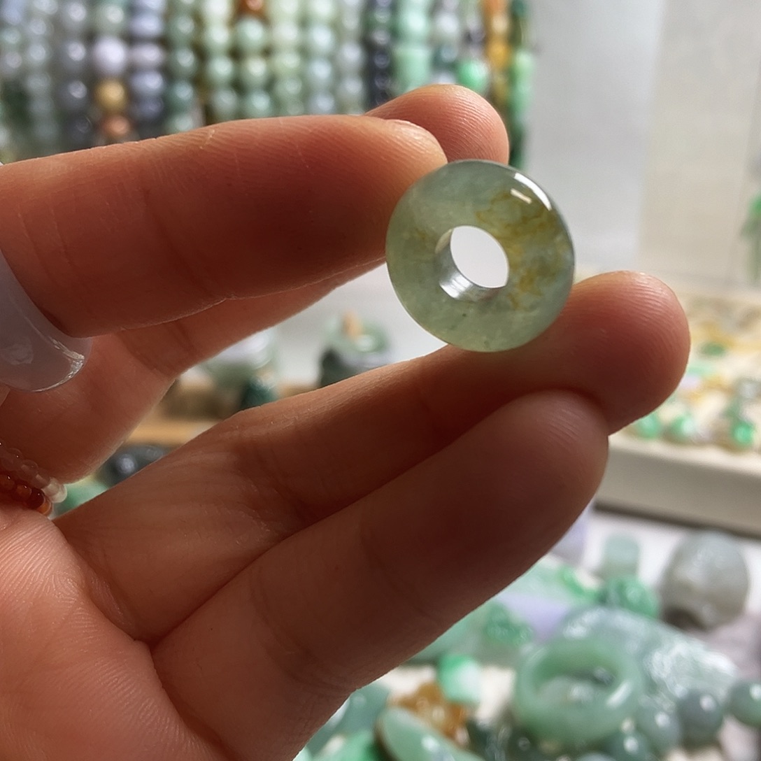 翡翠未镶嵌颈饰04