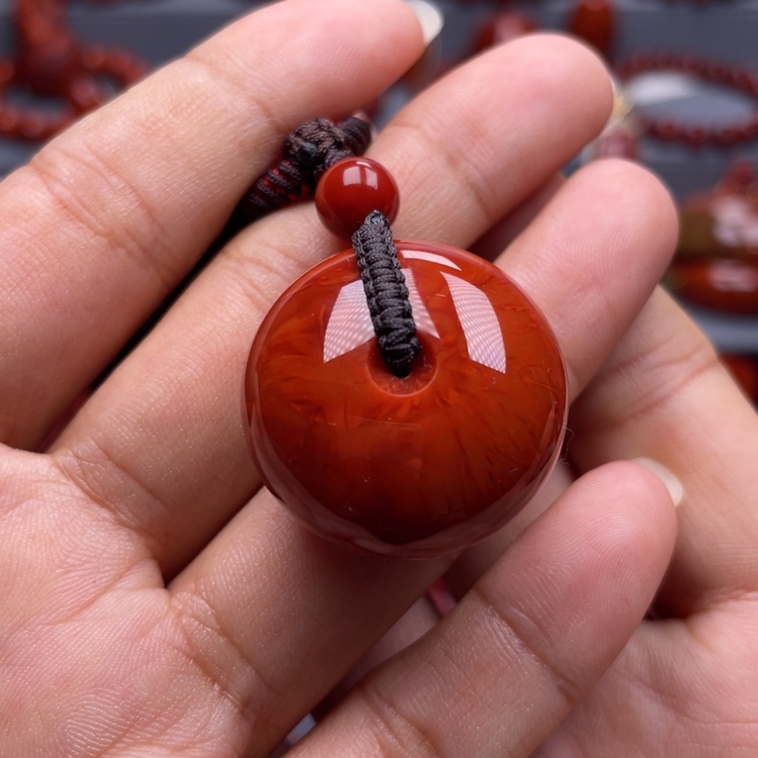 陌****南红玛瑙未镶嵌珠宝奇石平安扣吊坠