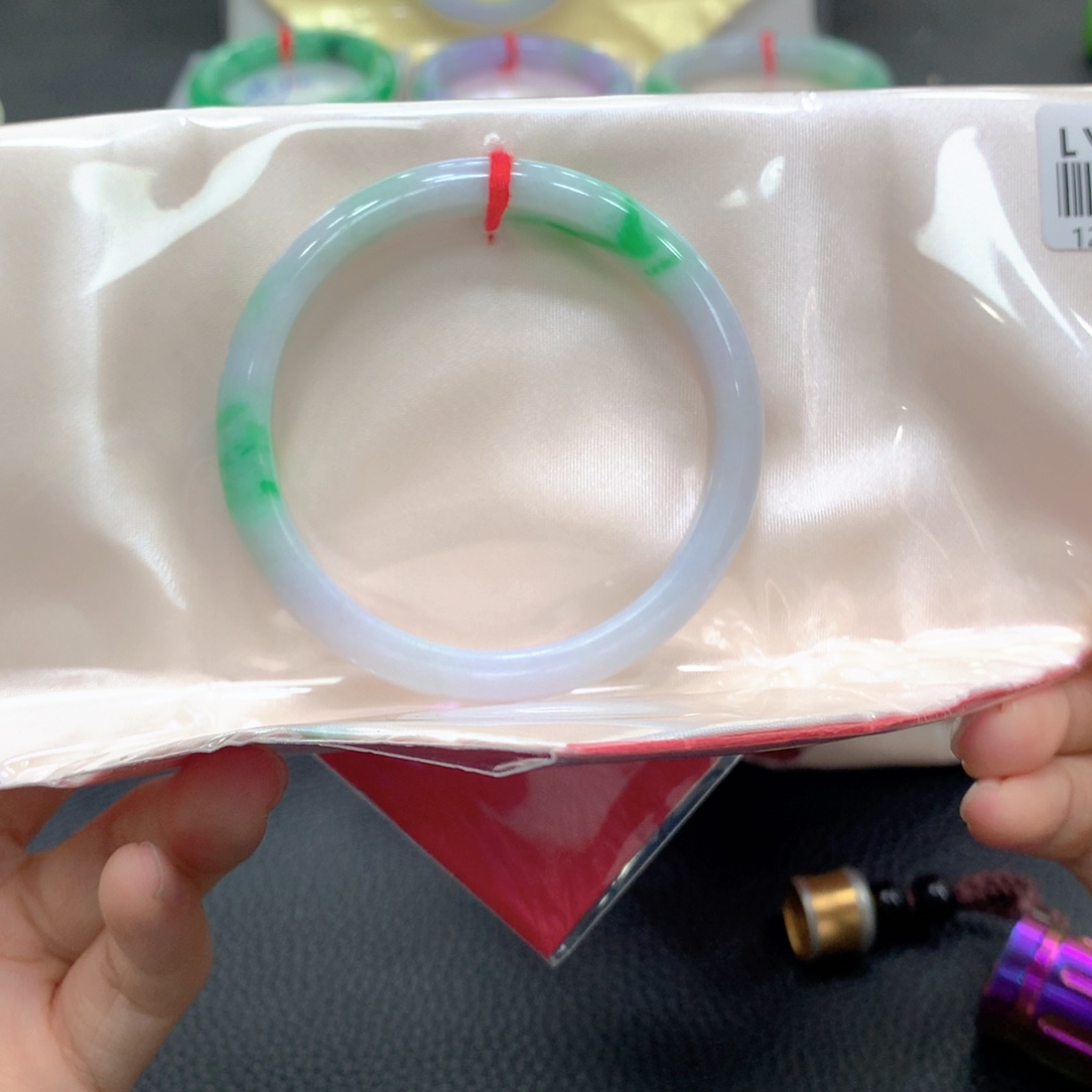 w***o翡翠未镶嵌手镯翡翠