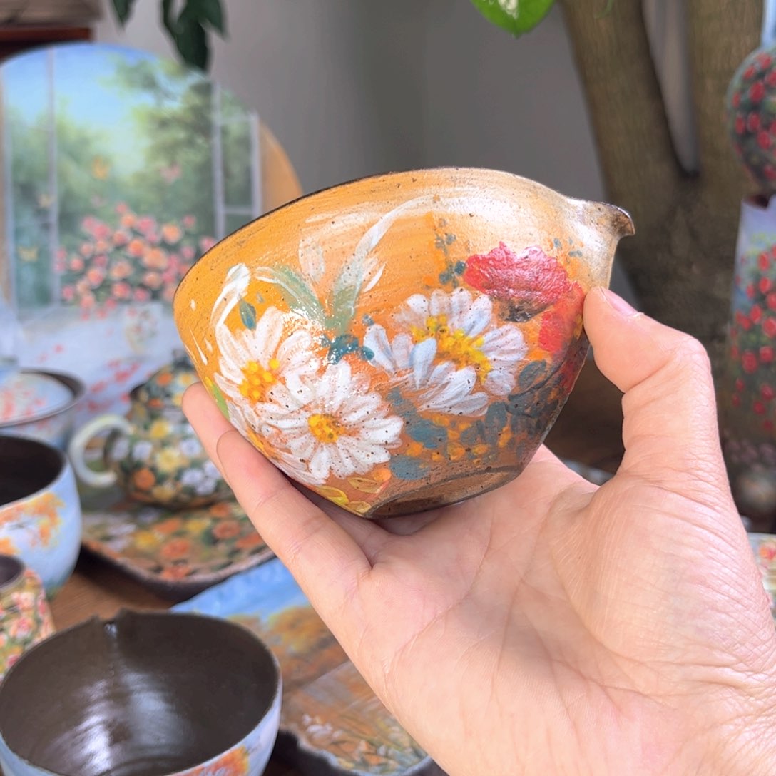 碟釉下五彩斑斓色彩