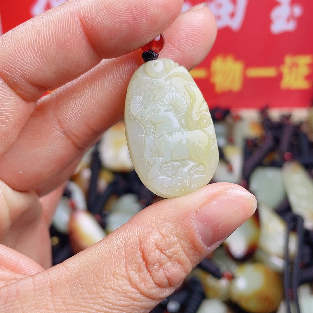 和田玉颈饰未镶嵌