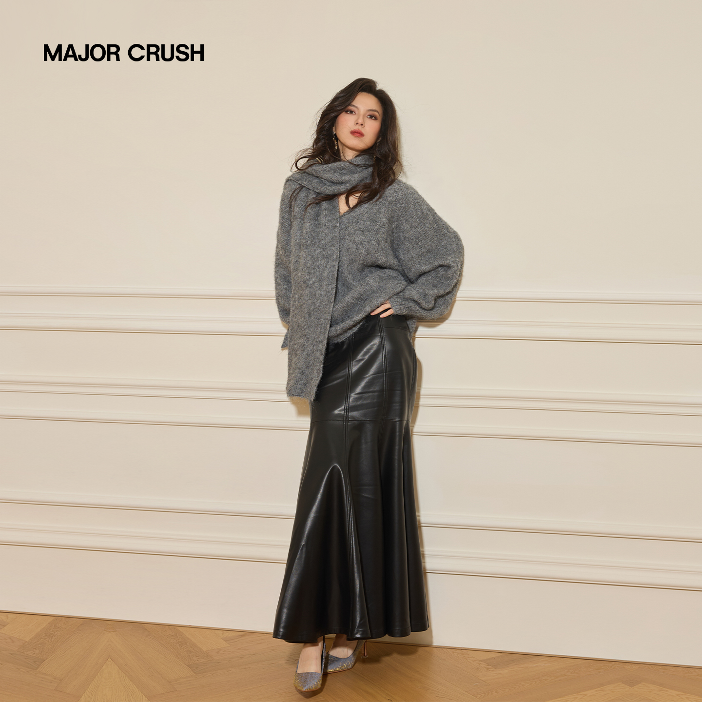 MAJOR CRUSH冬季新款烟浮朝朝轻奢蝙蝠袖针织衫优雅黑色套裙79049