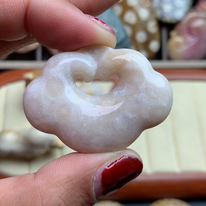 硅化珊瑚（珊瑚玉）颈饰未镶嵌