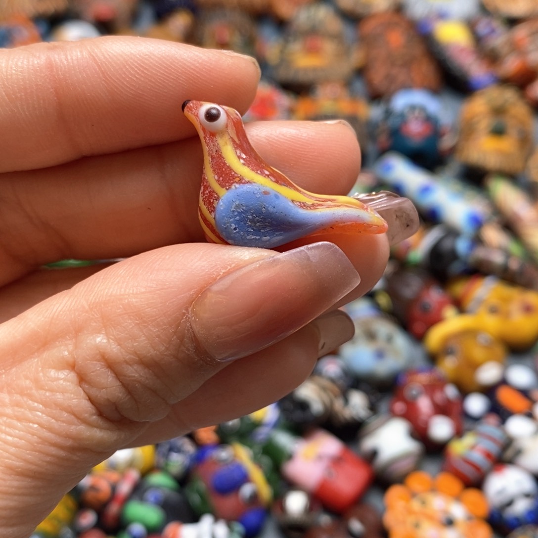 琉璃颈饰印度尼西亚小鸟