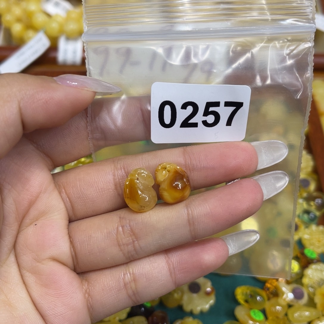 琥珀珠宝奇石未镶嵌