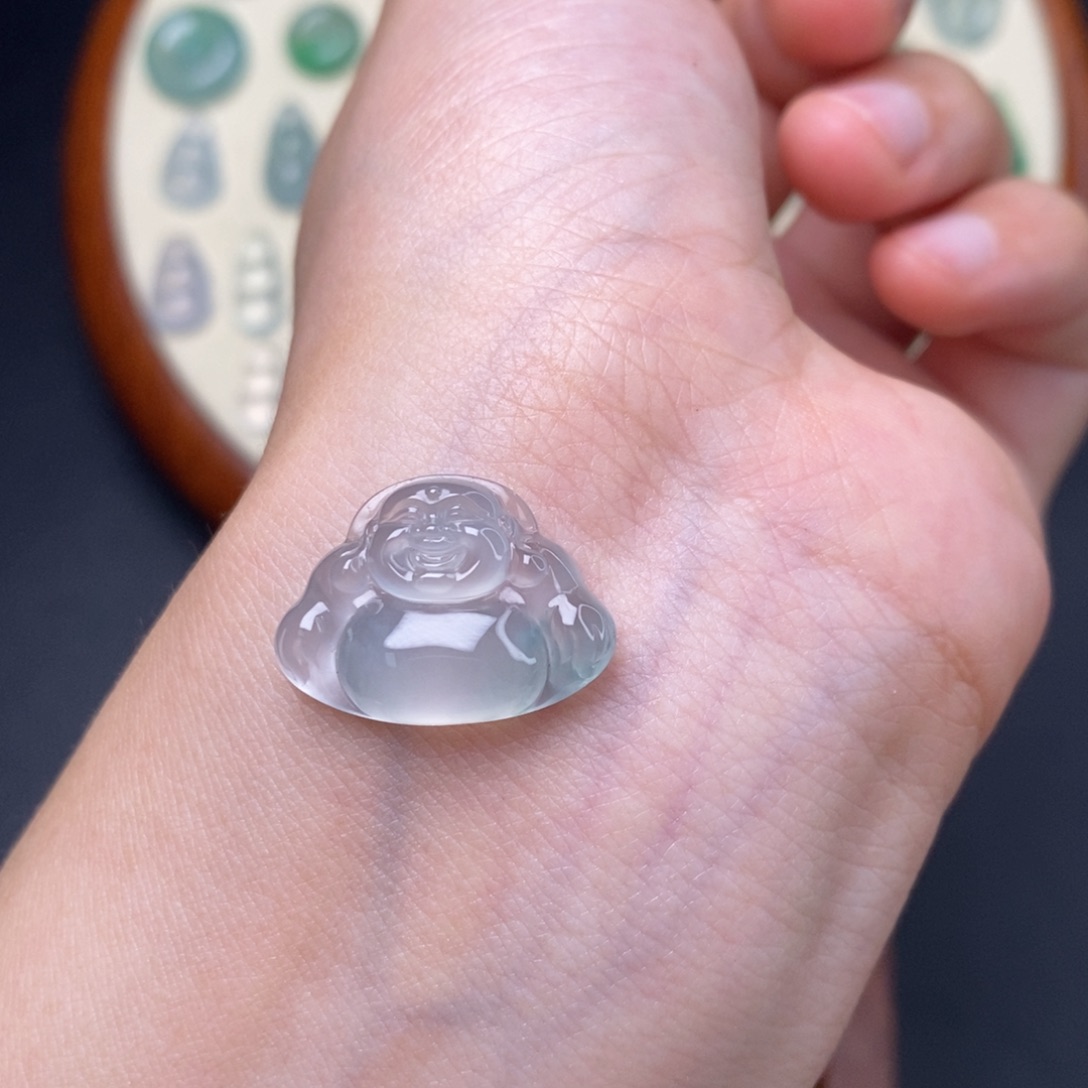 翡翠未镶嵌颈饰浮**歇佛公