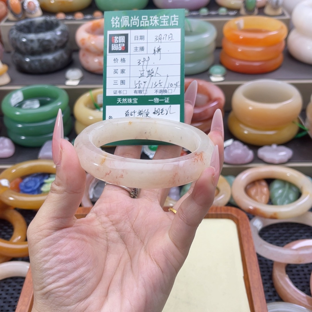 石英质玉未镶嵌手镯过*人