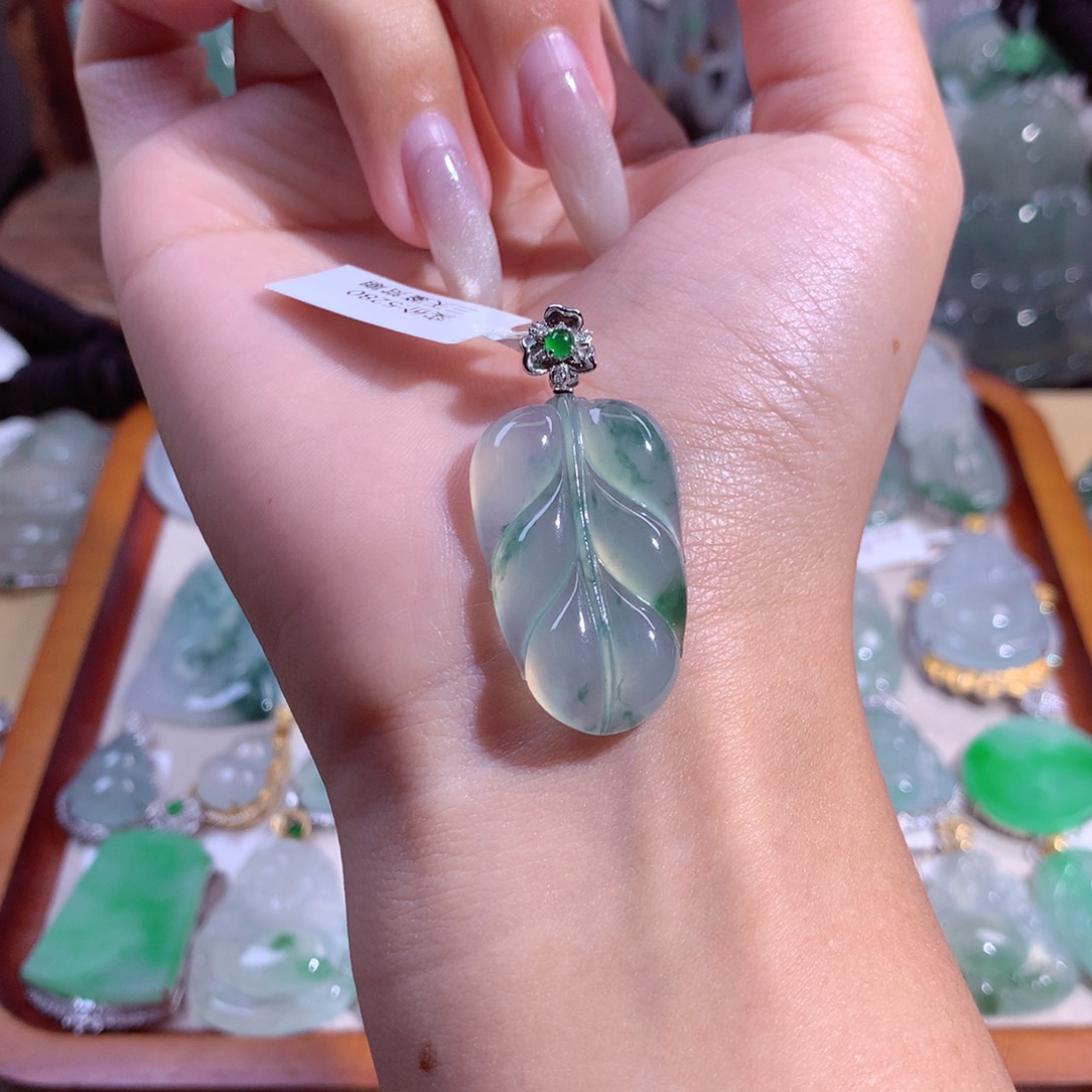 翡翠吊坠(不含链)18K金镶嵌