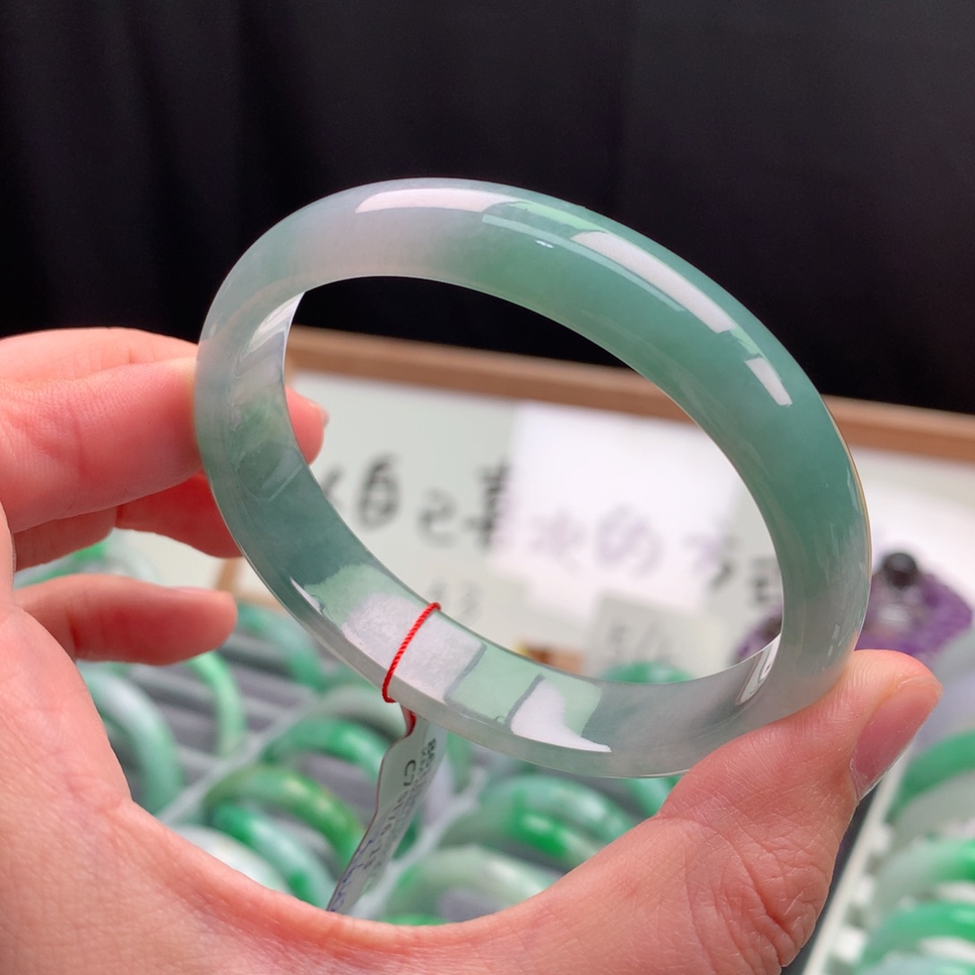 翡翠手镯未镶嵌缅甸