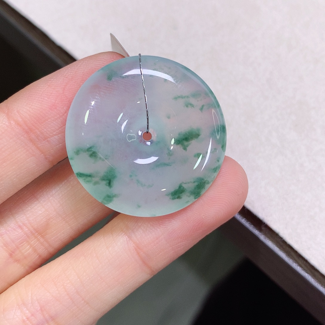 K***0翡翠未镶嵌颈饰扣