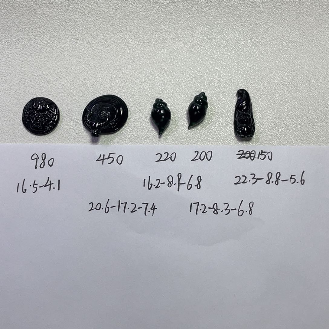 翡翠未镶嵌颈饰?****?5个