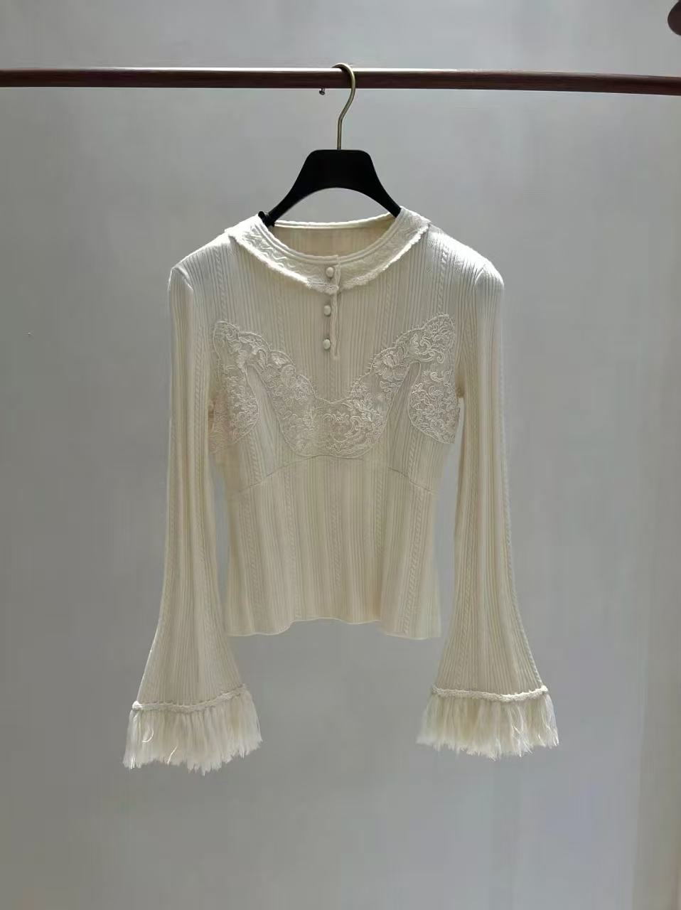 《no退no换默认微瑕》米白色蕾丝绣花针织长袖上衣