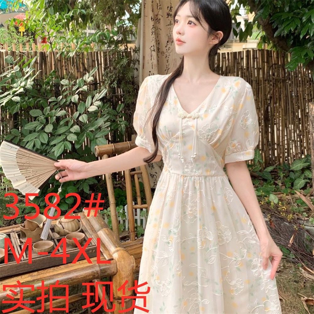 2025新中式国风盘扣V领重工刺绣雪纺连衣裙夏遮肚显瘦