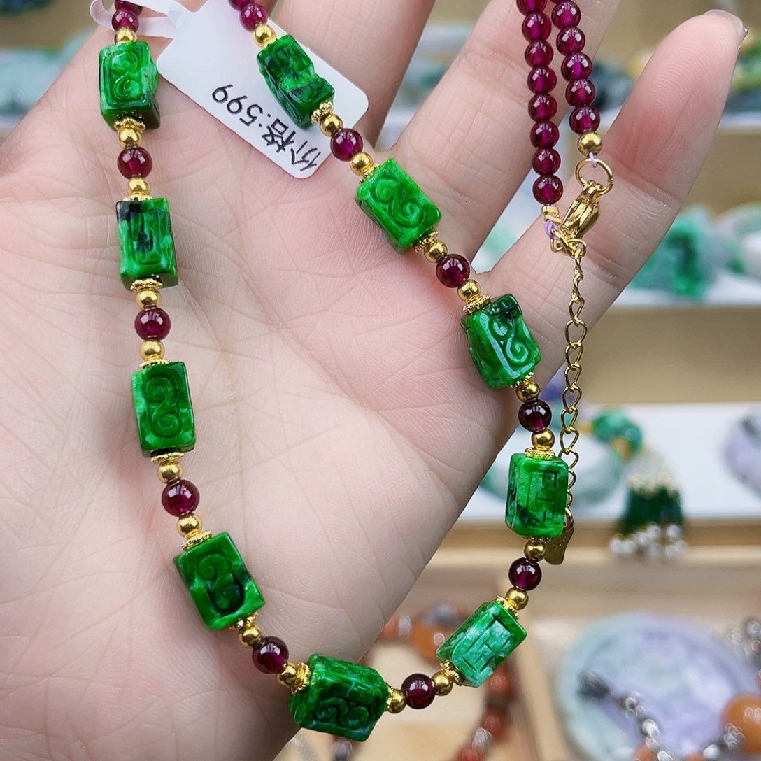 翡翠未镶嵌手链吊坠