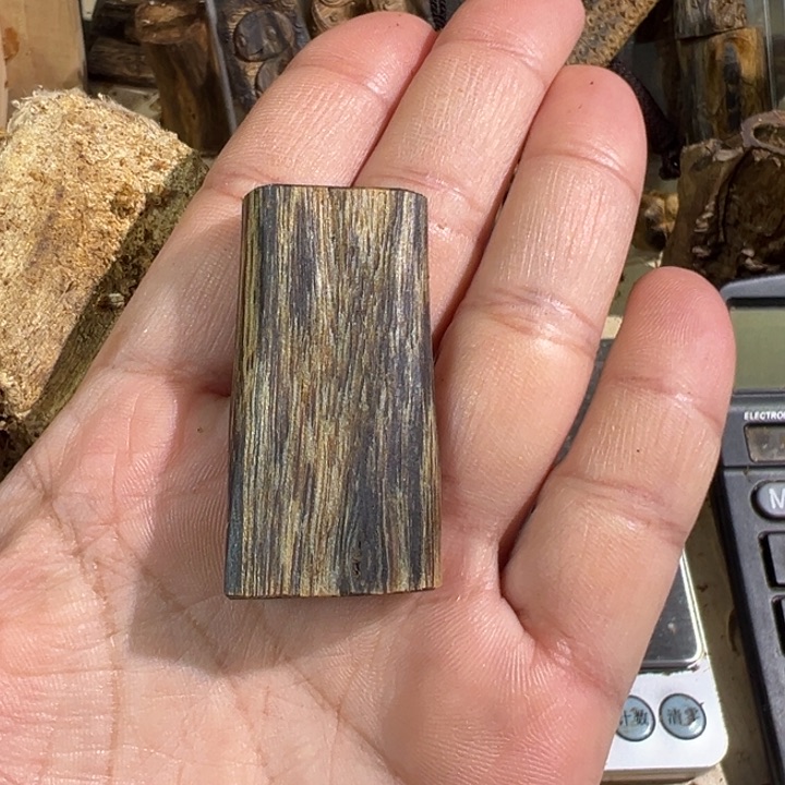 沉香吊坠紫棋楠沉香吊坠7.6克