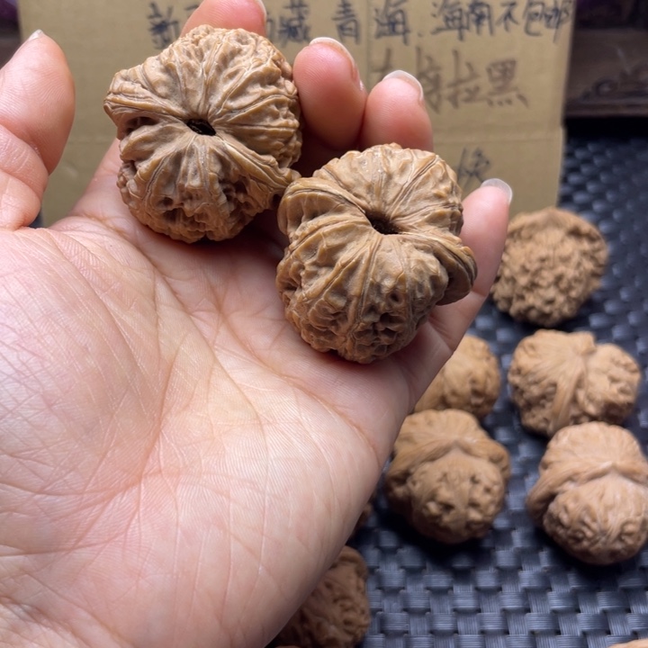 挥***寞文玩核桃吊坠元宝有黄不退不换