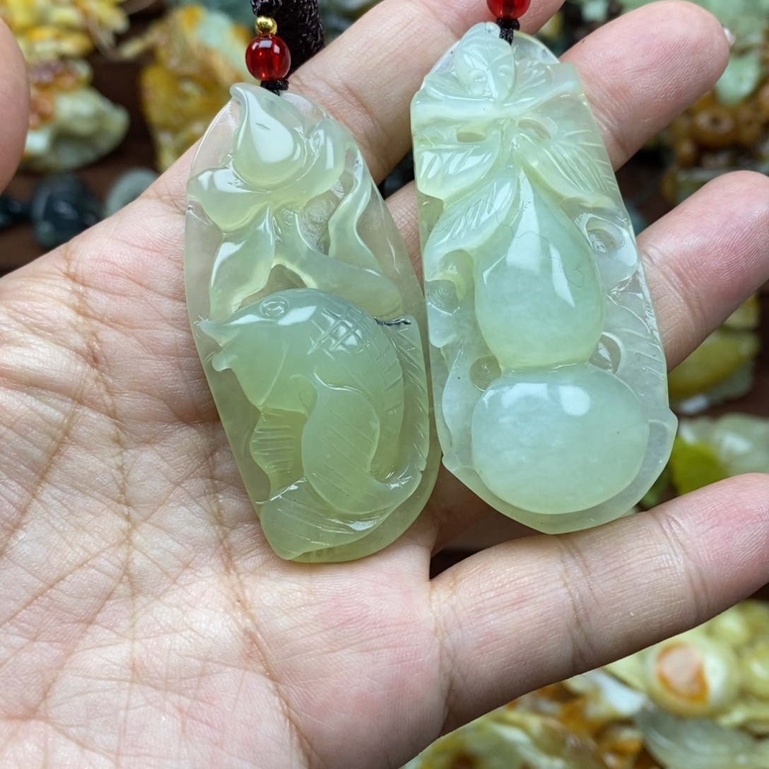 蛇纹石玉未镶嵌吊坠(赠链)