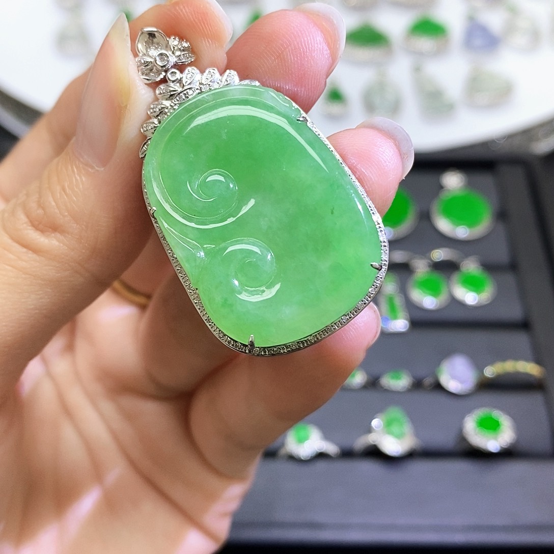 翡翠18K金镶嵌吊坠(不含链)