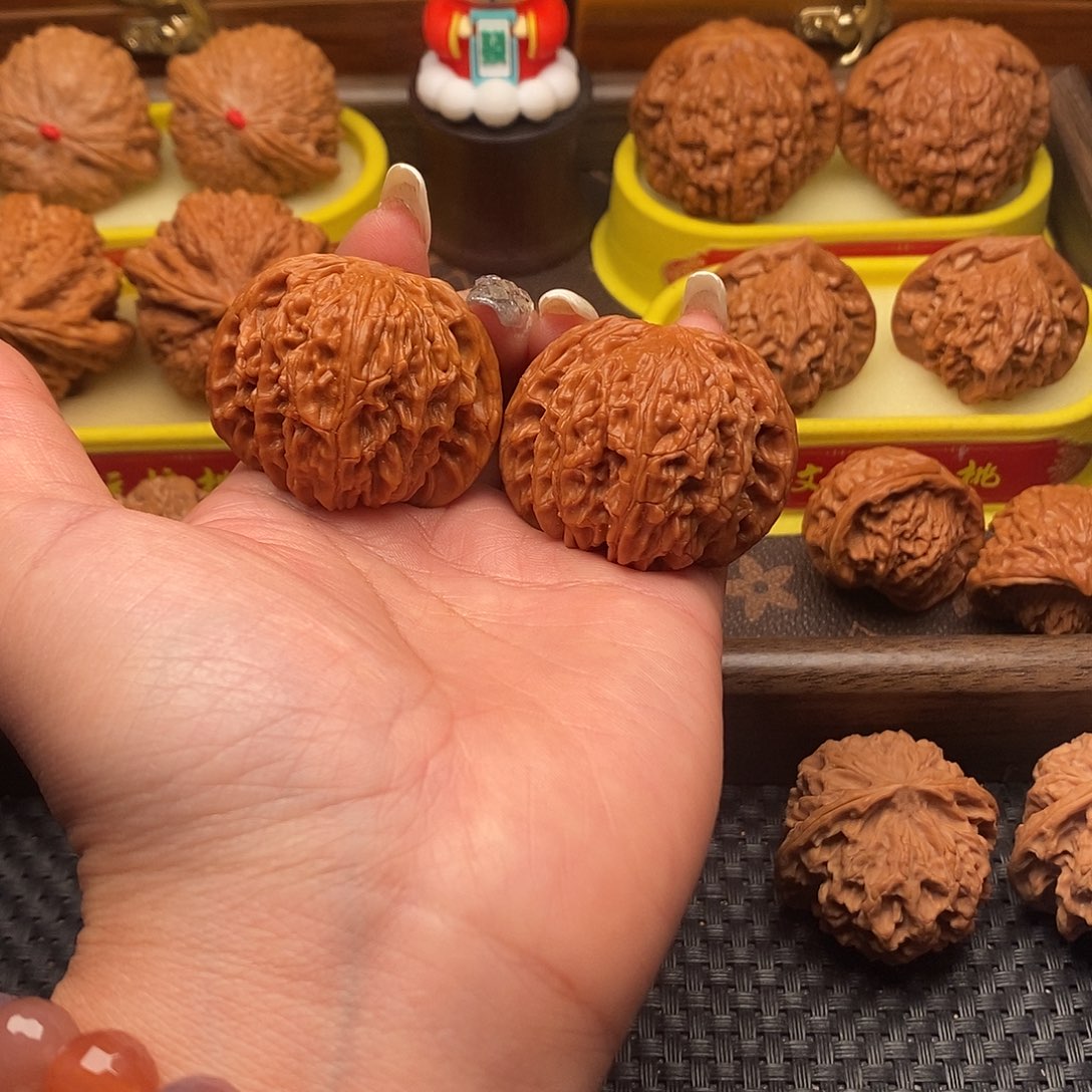 桃核把件43全品磨盘。    