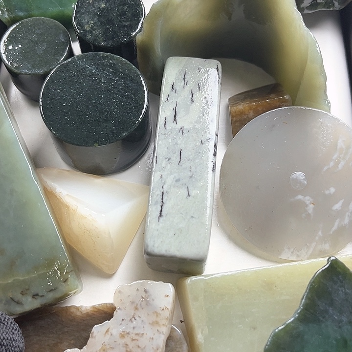 和田玉（糖玉）和田玉边角料9K金镶嵌益**玛