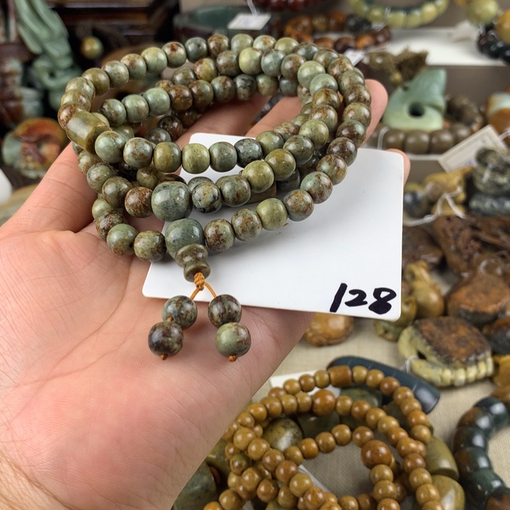 穿***期岫岩河磨玉（透闪石质玉）未镶嵌珠宝奇石