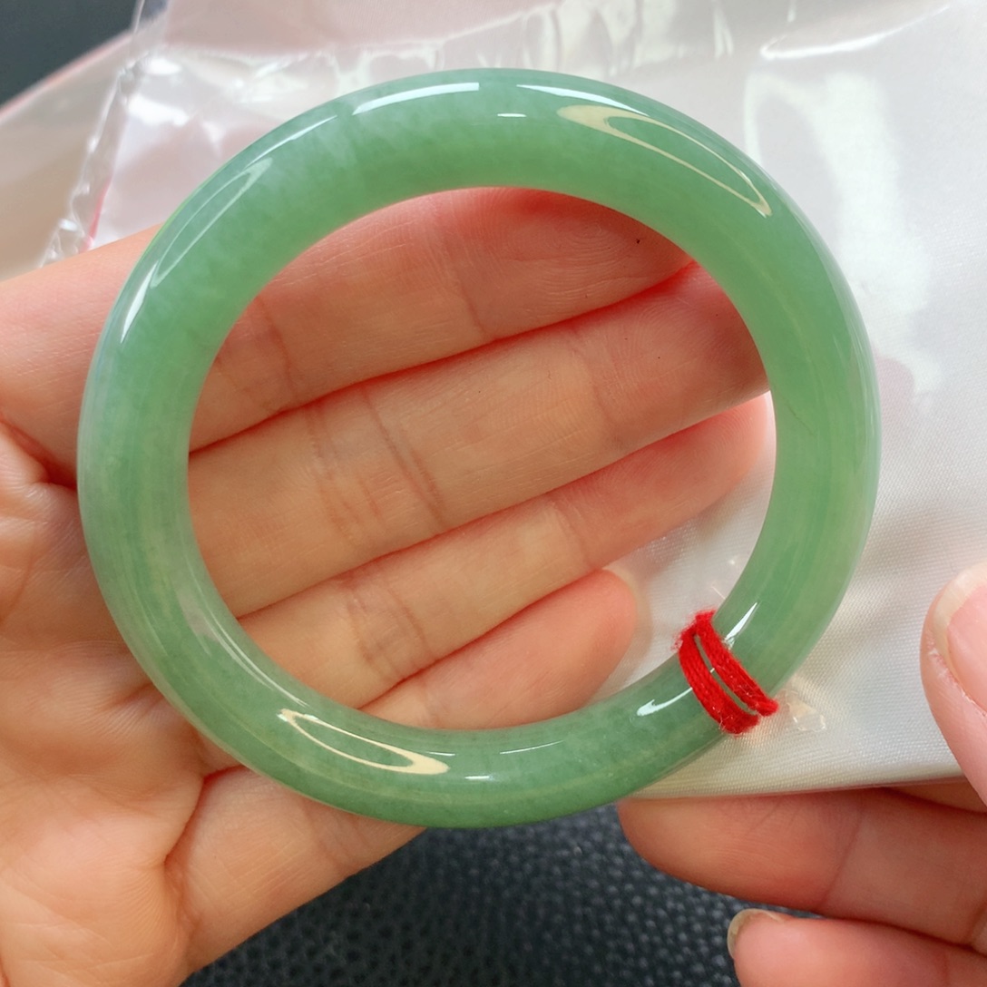 翡翠手镯未镶嵌52圆