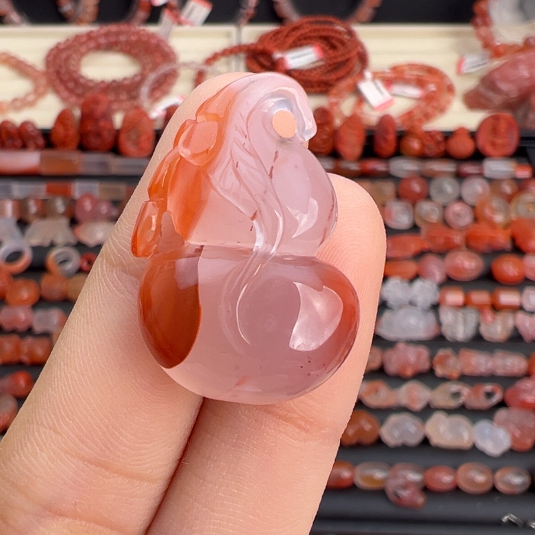 南红玛瑙未镶嵌颈饰葫芦