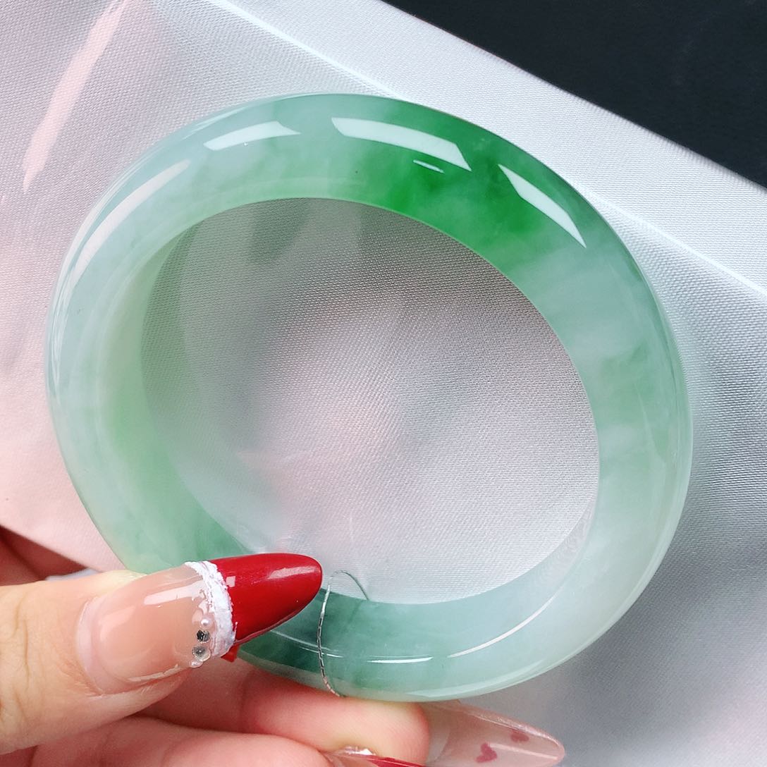 翡翠手镯未镶嵌56圈