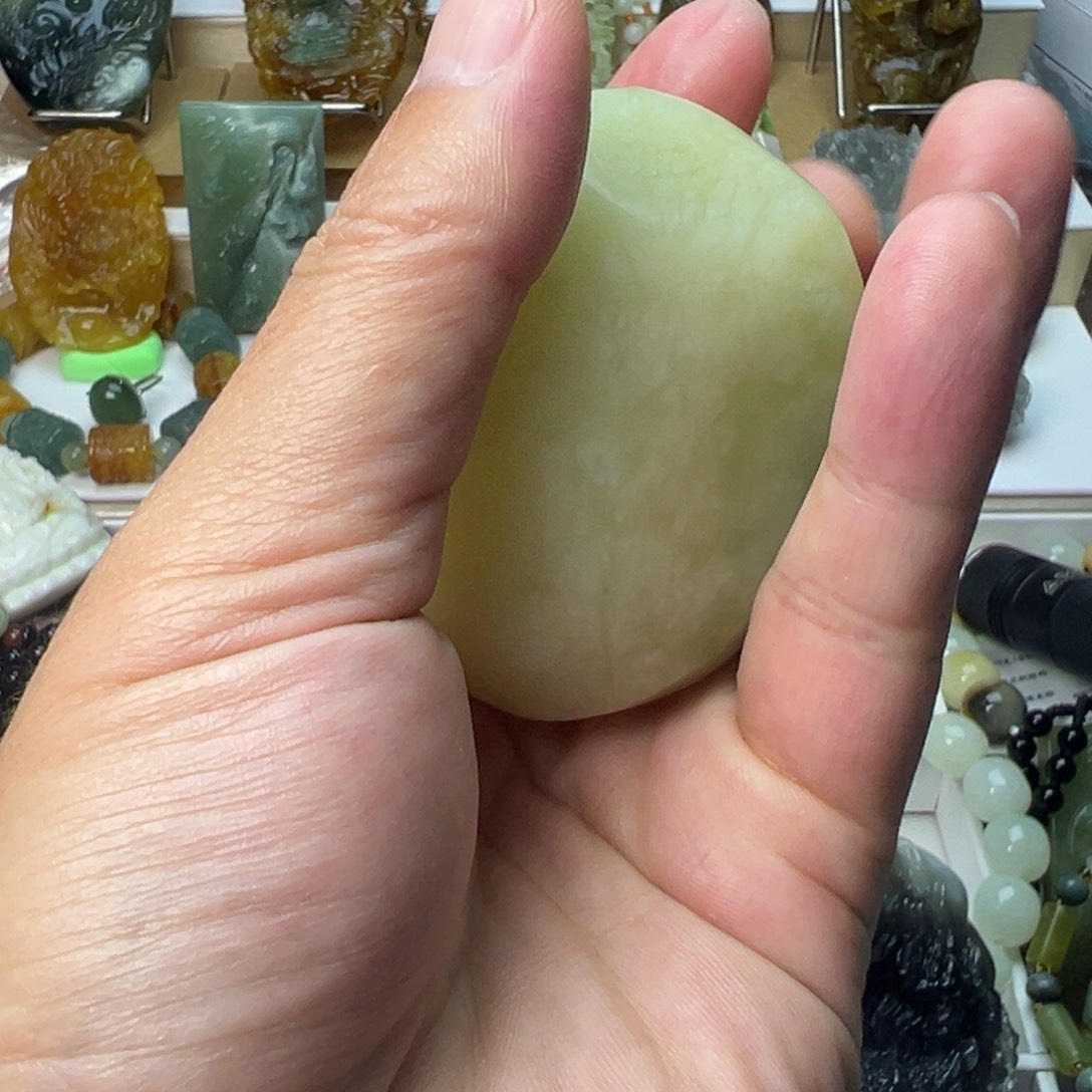 乞***哥蛇纹石玉未镶嵌颈饰