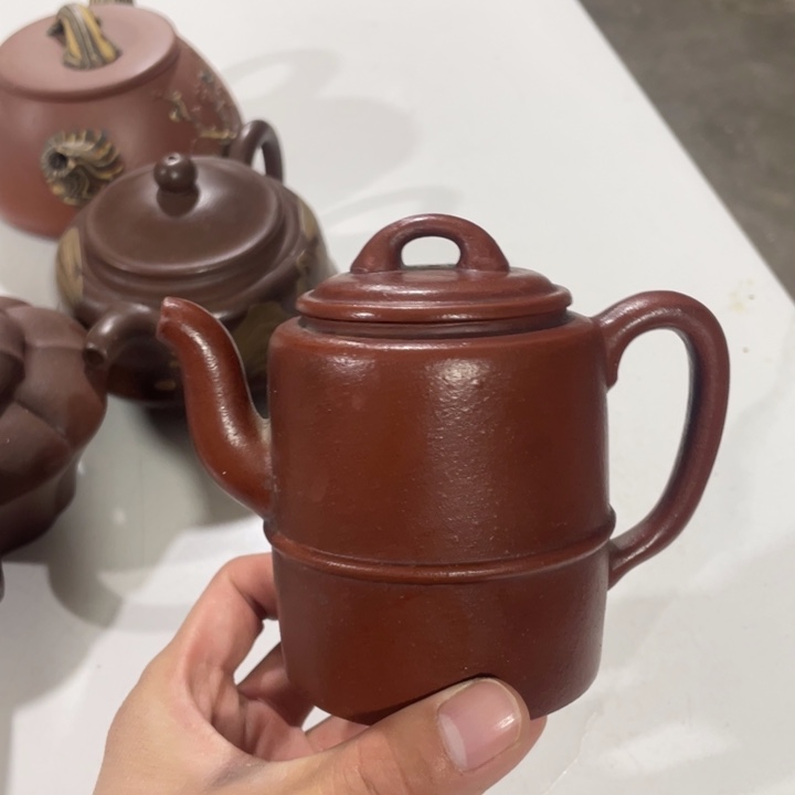 紫砂茶壶放**己老厂紫砂壶一件。