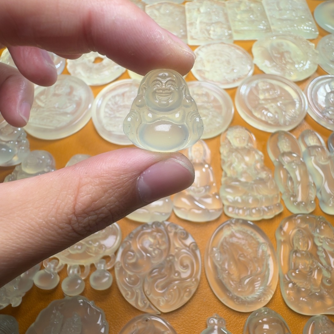 蛇纹石玉未镶嵌颈饰